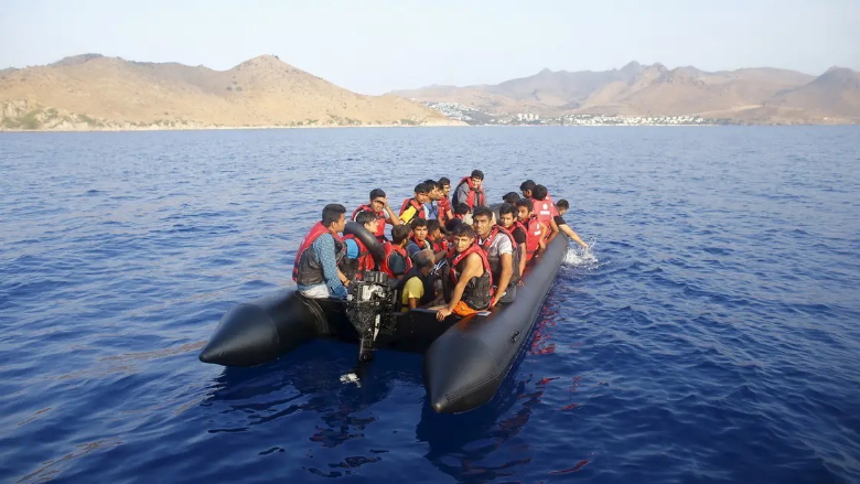قارب موت جديد.. فقدان 39 مهاجراً بغرق زورق متجه إلى جزر الكناري