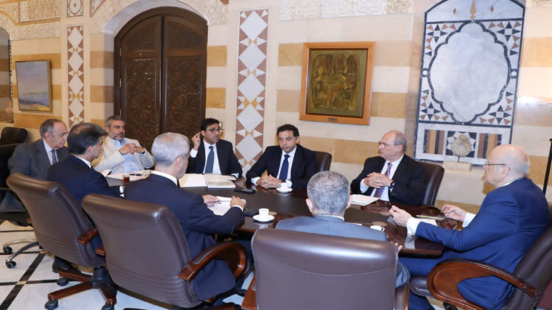 ميقاتي يلتقي نواب حاكم مصرف لبنان في السرايا الحكومية