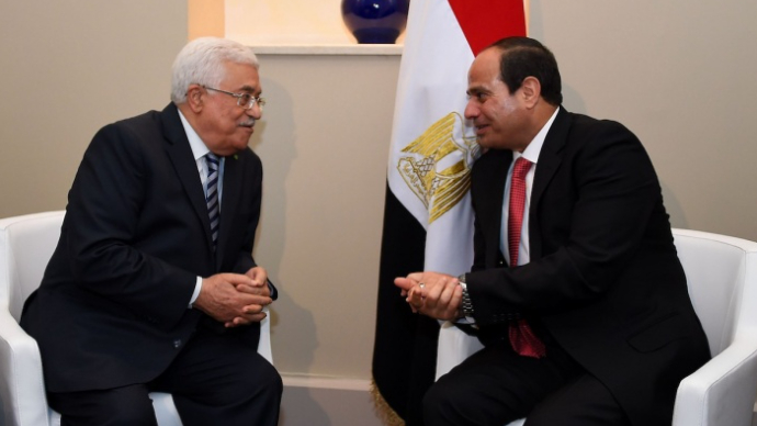 وصول عباس ووفود الفصائل الفلسطينية إلى القاهرة