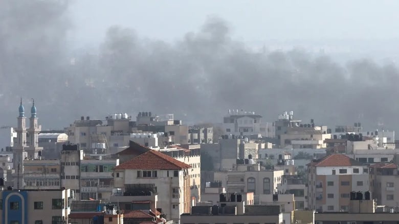 رداً على إطلاق صواريخ.. إسرائيل تشنّ غارات جويّة على غزّة