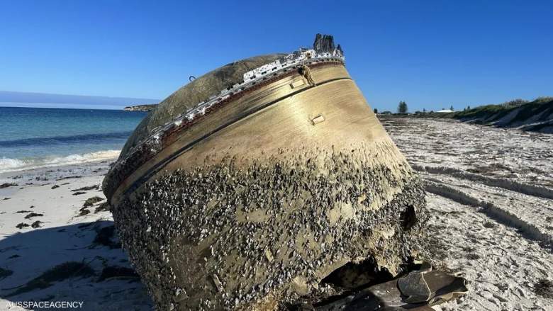 أسطوانة عملاقة على أحد الشواطئ أستراليا تُثير الجدل... ما حقيقتها؟