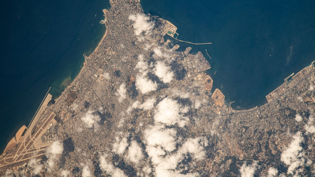 "سلامٌ إلى لبنان الحبيب".. رائد الفضاء الإماراتي  ينشر صورة جويّة لمدينة بيروت