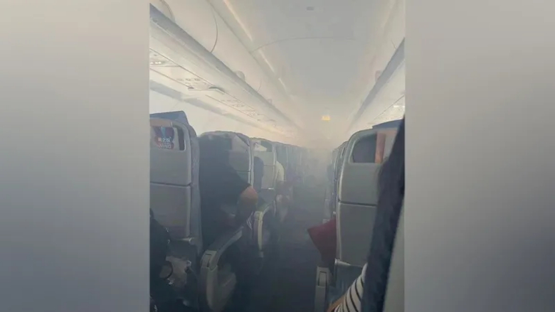 بالفيديو: إندلاع حريق في محرك طائرة صينية