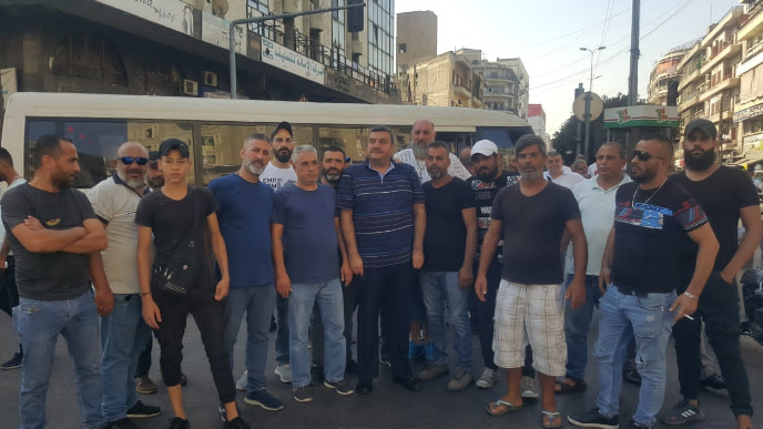اعتصام لسائقي الباصات في طرابلس بعد تعرّضهم لاعتداءات