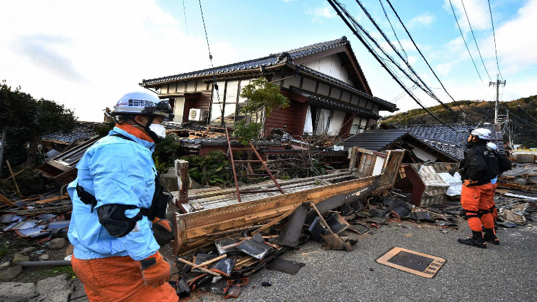 طائرات هليكوبتر أميركية ستساعد في إيصال المساعدات لمنطقة الزلزال باليابان
