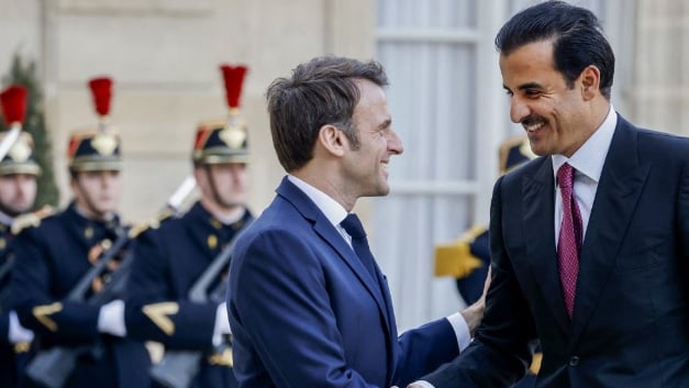أمير قطر في فرنسا.. أتقرأ باريس في كتاب الدوحة؟