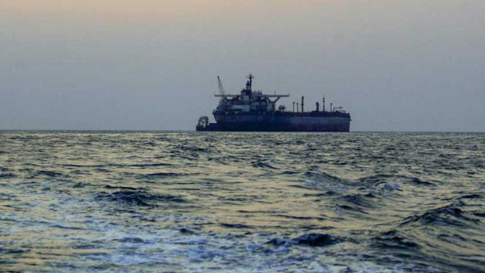 اصابة سفينة بصاروخ قبالة سواحل اليمن