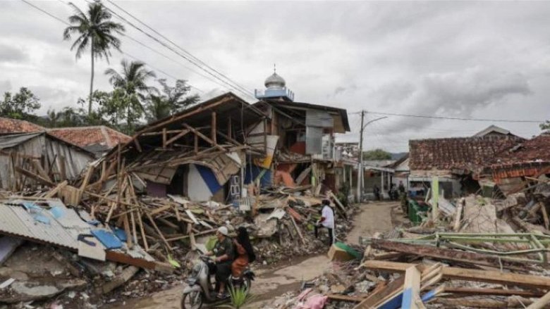 زلزال يضرب ساحل إقليم نوسا تينجارا الشرقيّ في إندونيسيا
