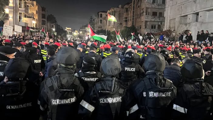 مظاهرات داعمة لفلسطين في الأردن... واشتباكات مع الشرطة