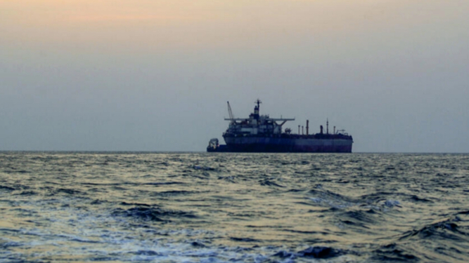 الحوثيون يستهدفون سفينة حاويات في خليج عدن ولا إصابات