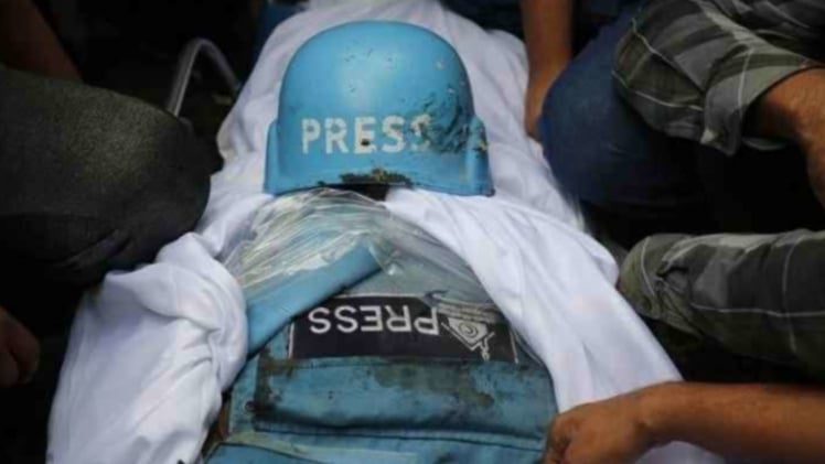 إصابة صحافيين فلسطينيين بقصف اسرائيلي في غزة