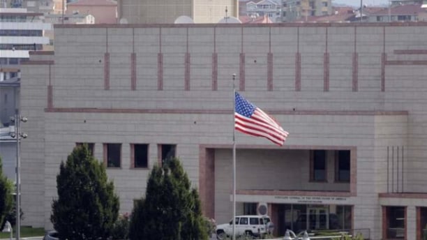 السفارة الأميركية في لبنان تطلب من مواطنيها توخي الحذر