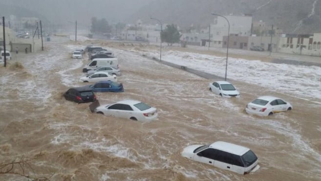 أمطار غزيرة وسيول في الإمارات والداخلية تحذر المواطنين