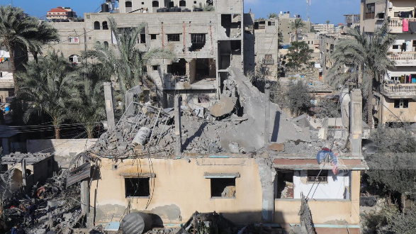 في اليوم الـ195 من العدوان: قصف مدفعي كثيف على المناطق الجنوبية لمدينة غزة