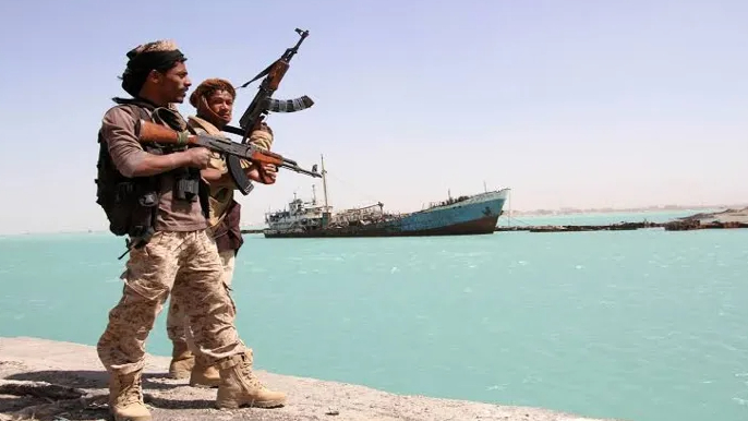 سفينة كل يومين... الحوثيون يهدّدون!