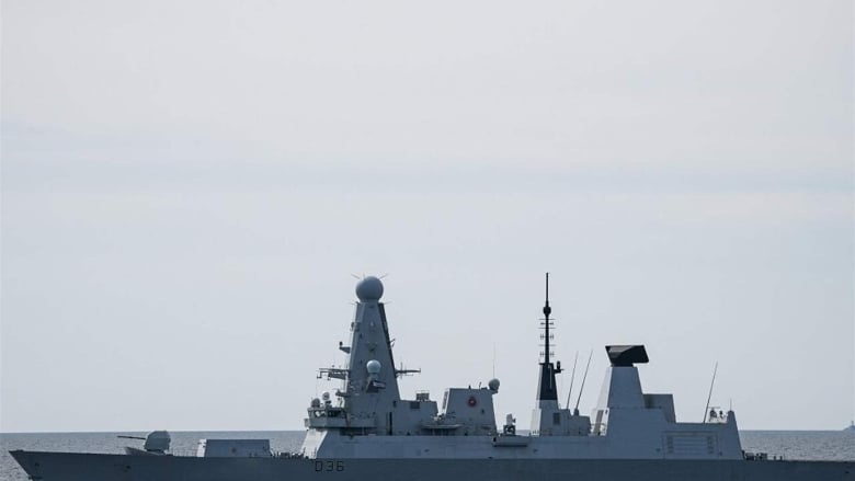 بريطانيا ترسل سفينة تابعة للبحرية الملكية لتعزيز جهود المساعدات لغزة